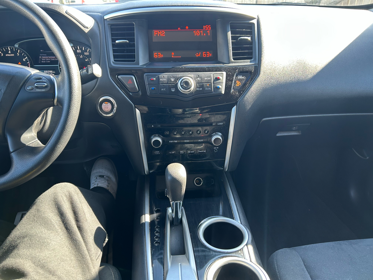 Nissan Pathfinder SV 2WD 2015