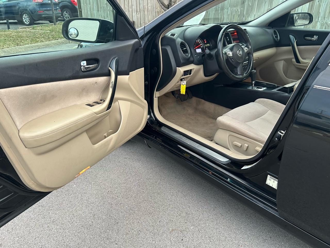 Nissan Maxima SV 2013