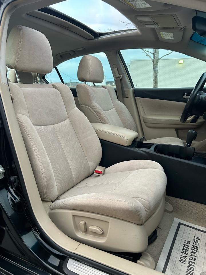 Nissan Maxima SV 2013