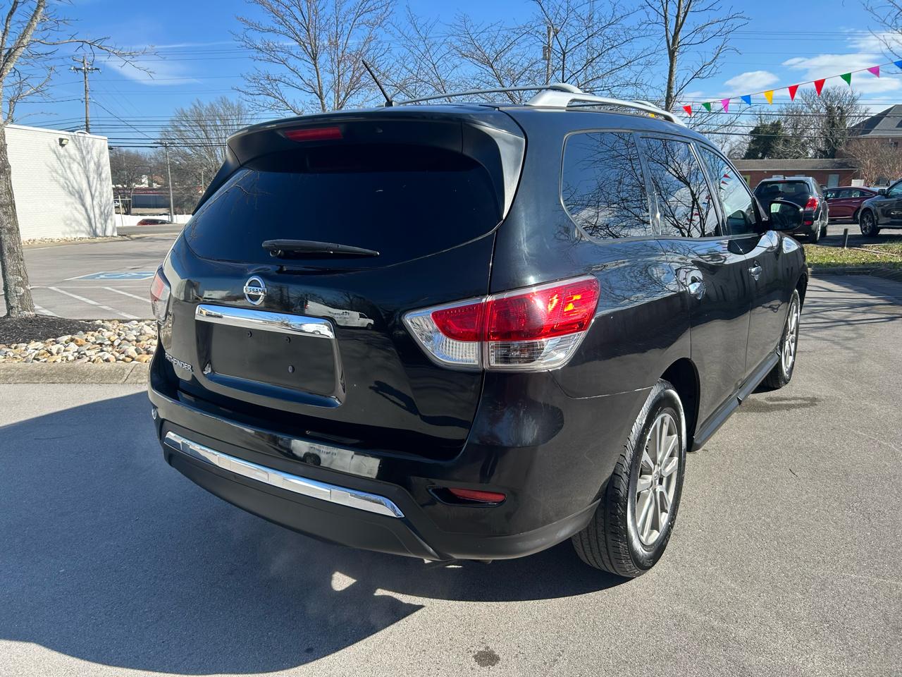 Nissan Pathfinder SV 2WD 2015