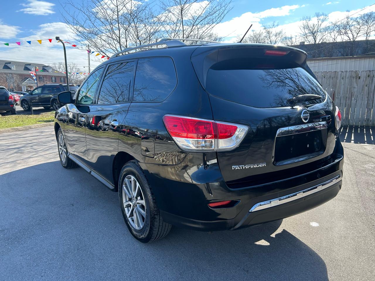 Nissan Pathfinder SV 2WD 2015