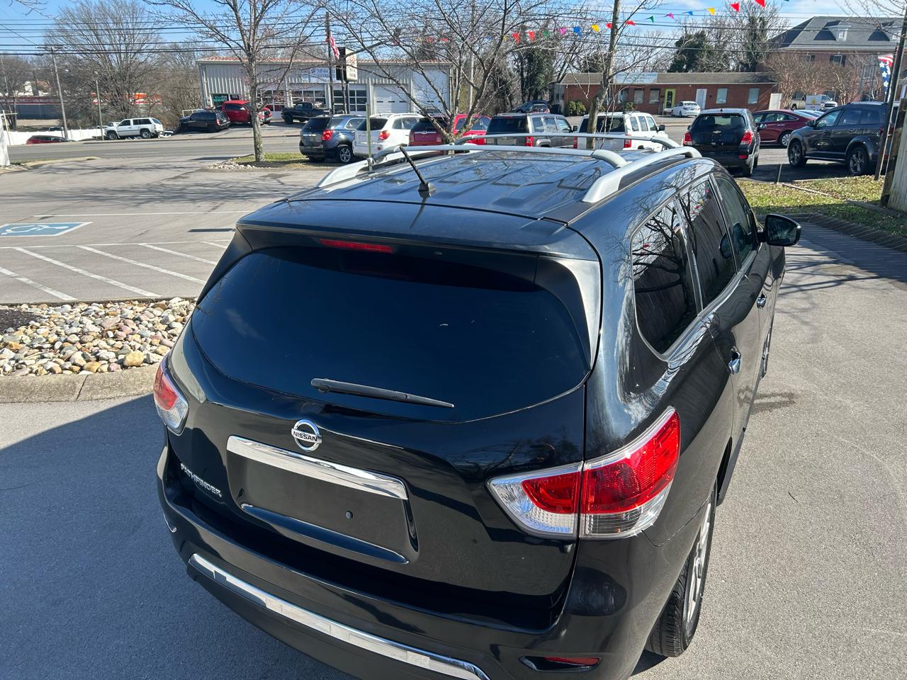 Nissan Pathfinder SV 2WD 2015