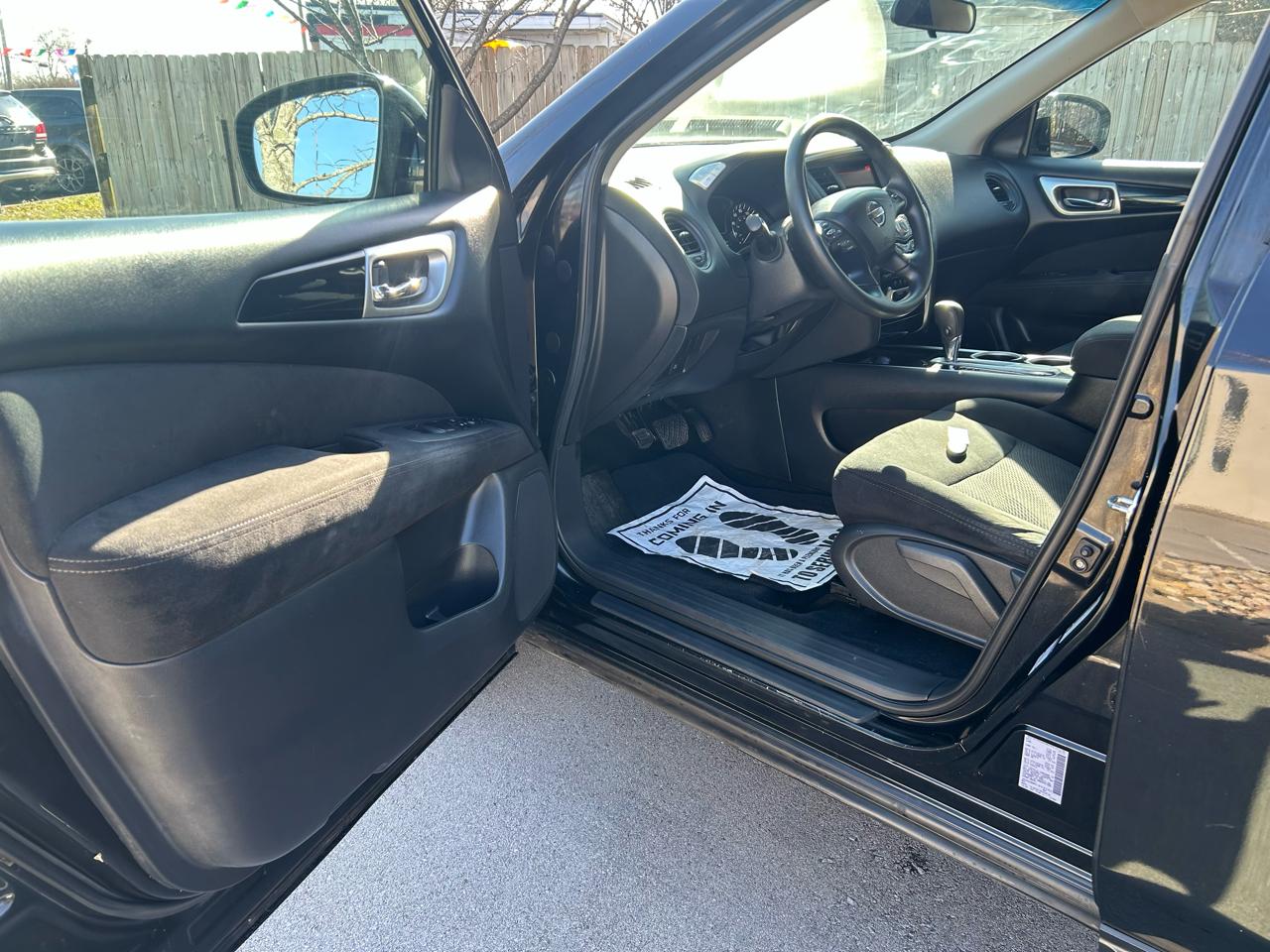 Nissan Pathfinder SV 2WD 2015