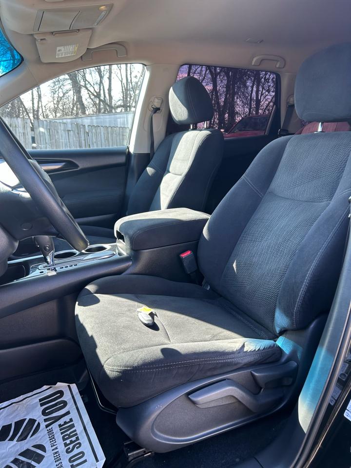 Nissan Pathfinder SV 2WD 2015