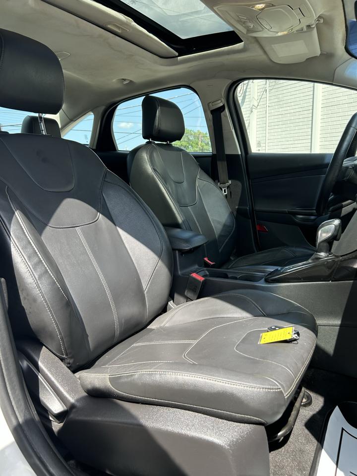 Ford Focus Titanium Sedan 2015