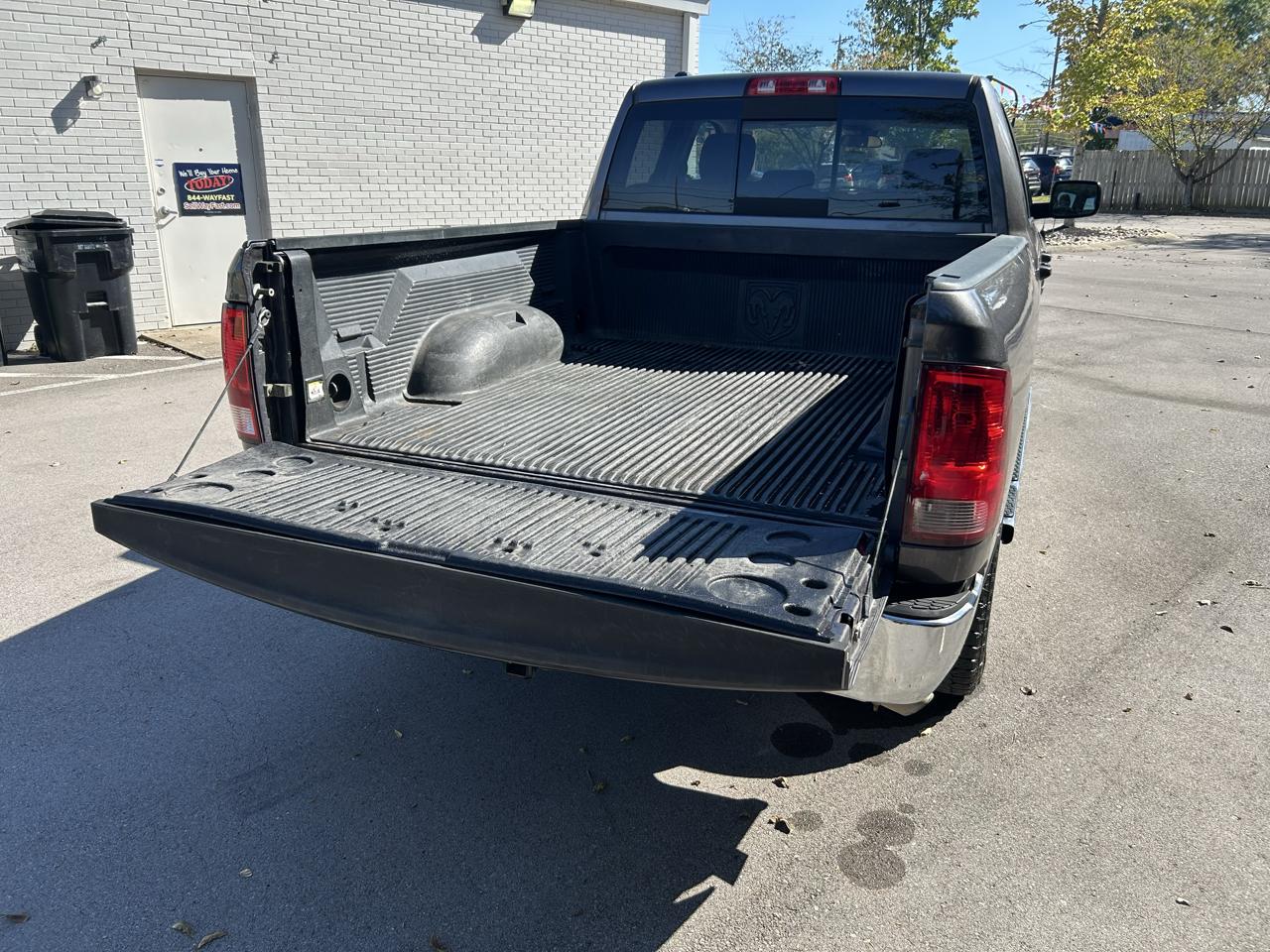 Dodge Ram 1500 SLT  2017