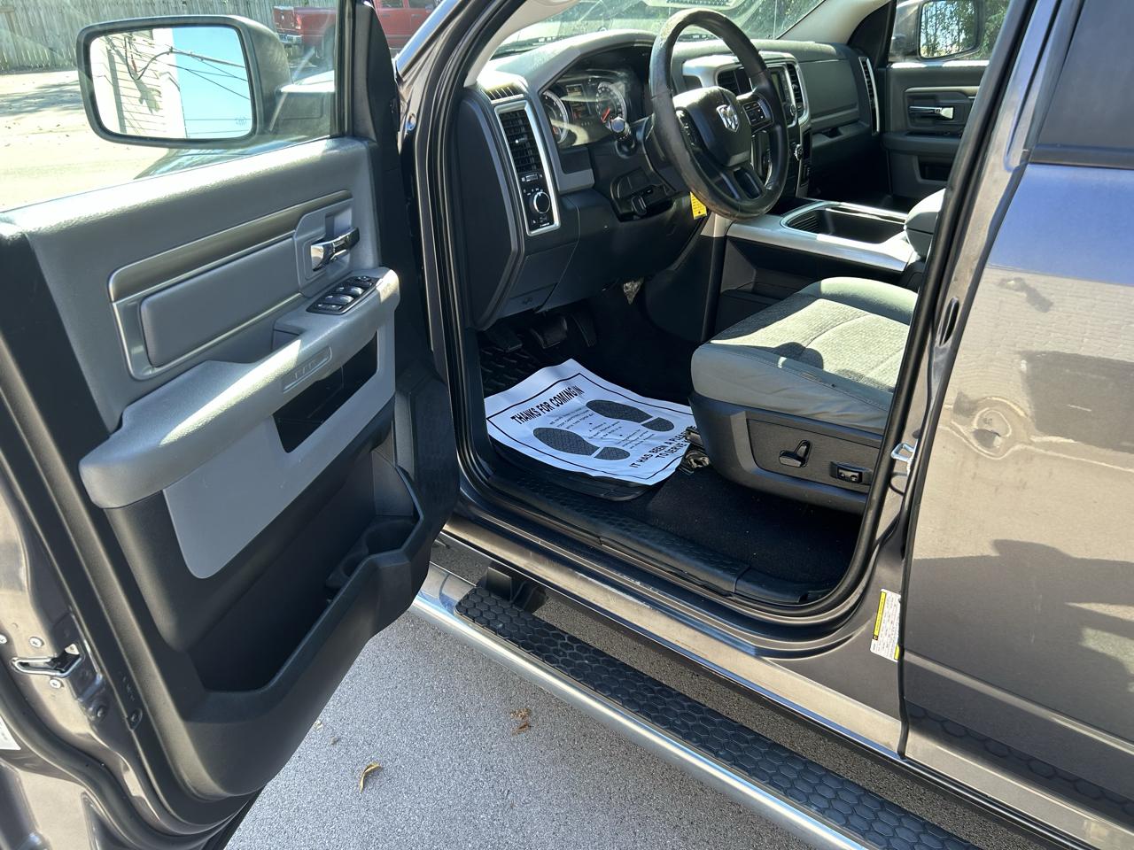 Dodge Ram 1500 SLT  2017
