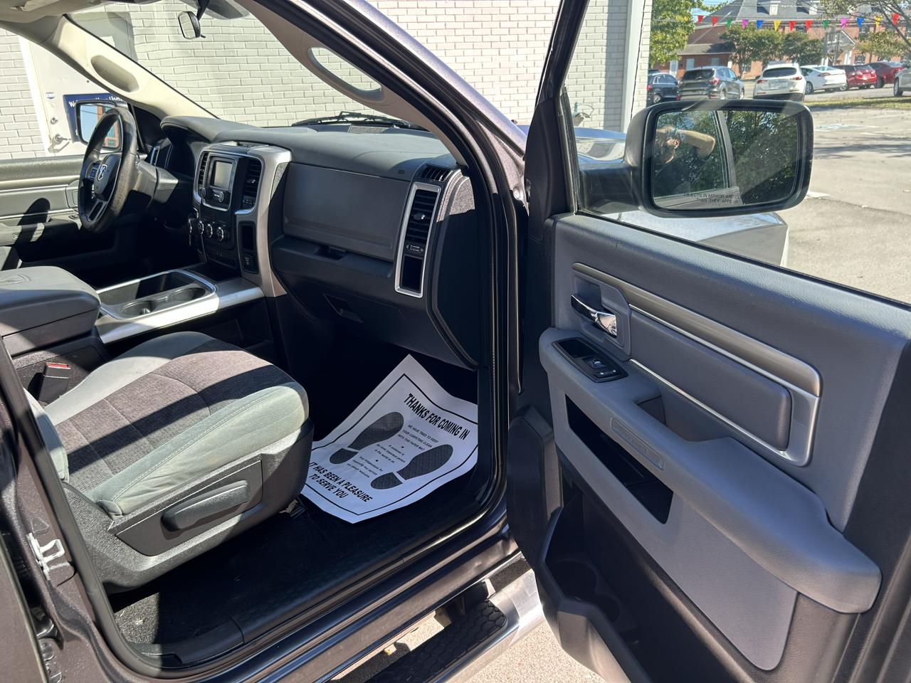 Dodge Ram 1500 SLT  2017