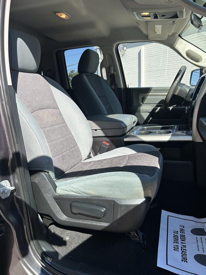 Dodge Ram 1500 SLT  2017