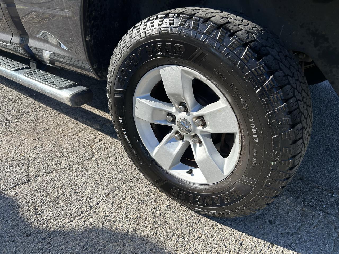 Dodge Ram 1500 SLT  2017