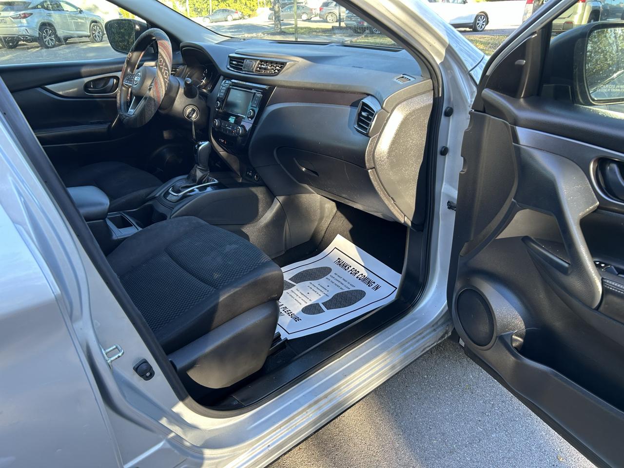 Nissan Rogue Sport S 2020