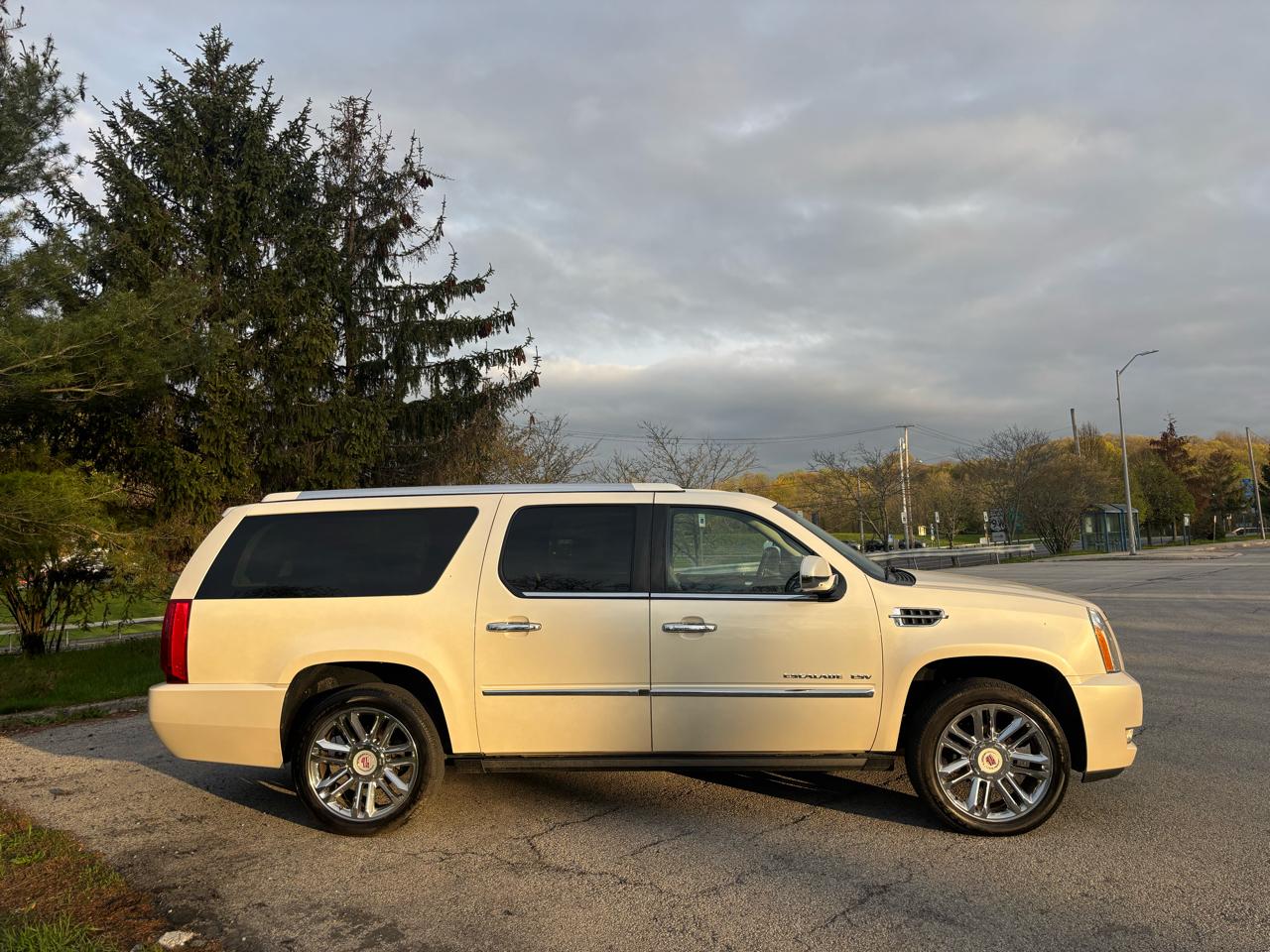Cadillac Escalade ESV AWD Platinum 2014