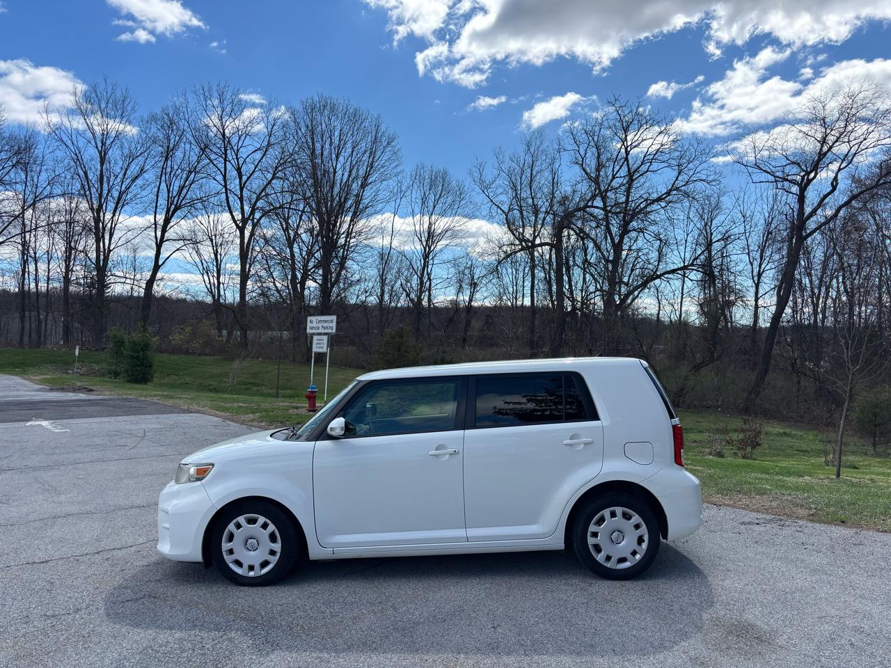 Scion xB 5-Door Wagon 4-Spd AT 2014