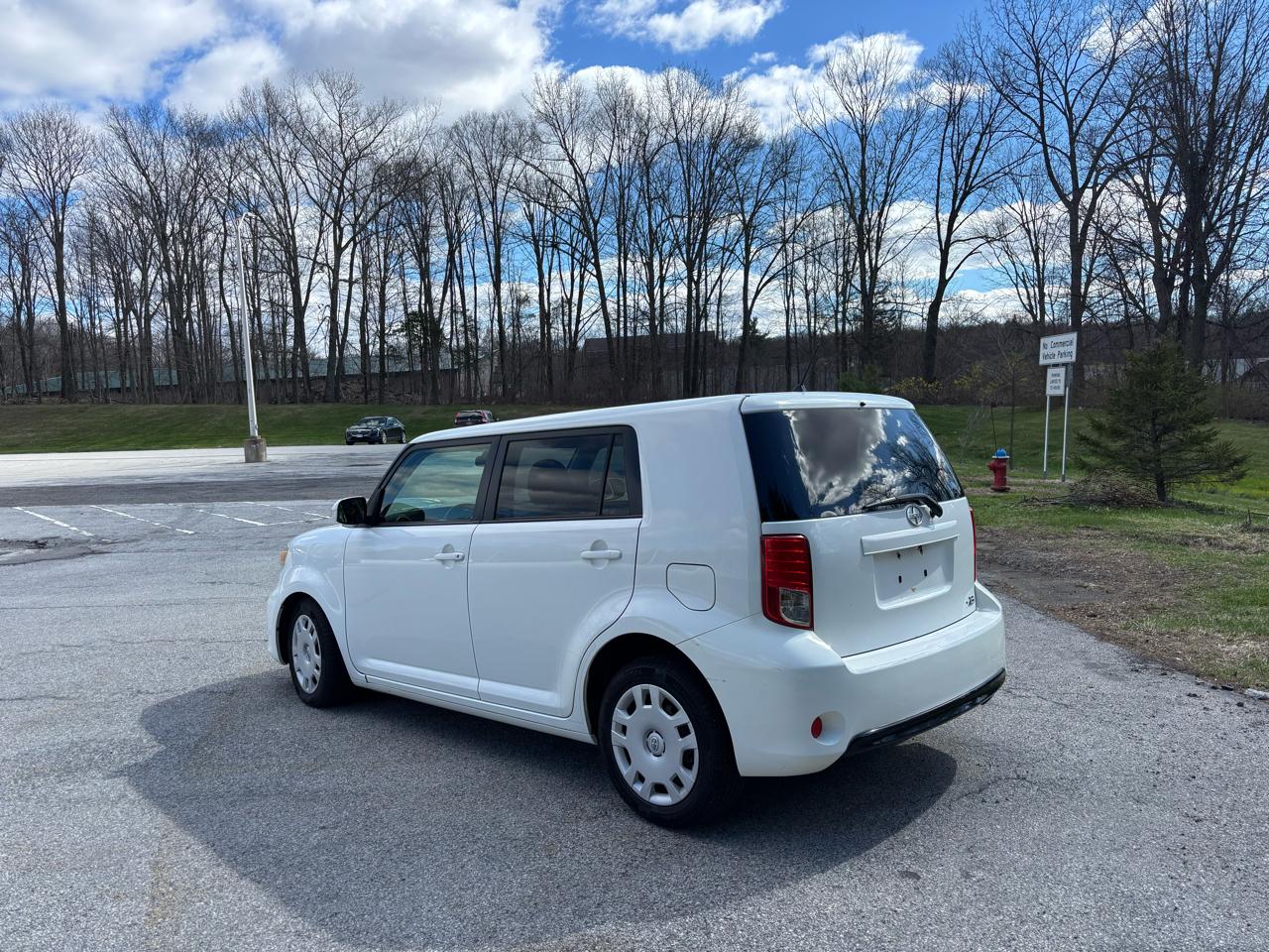 Scion xB 5-Door Wagon 4-Spd AT 2014