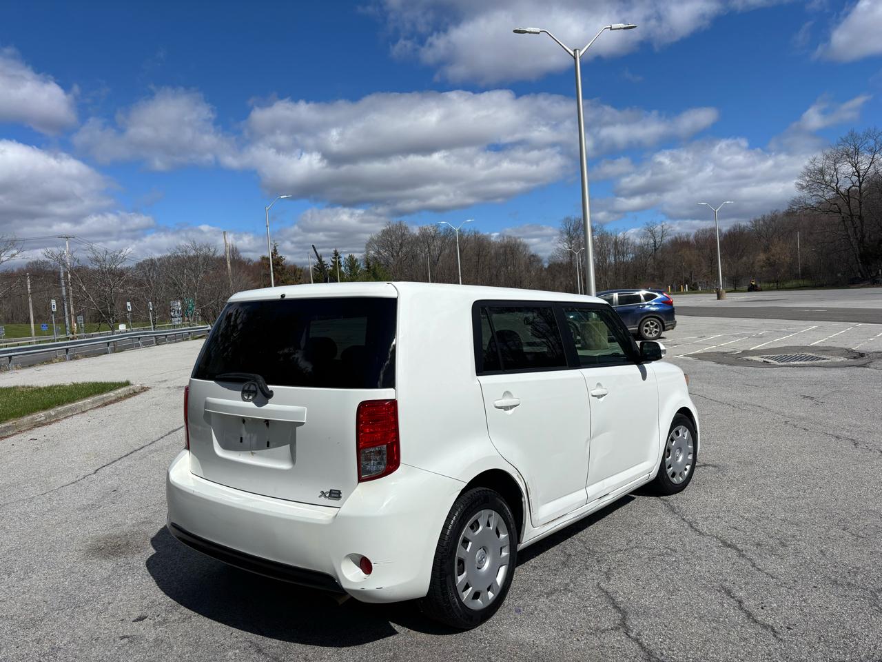 Scion xB 5-Door Wagon 4-Spd AT 2014