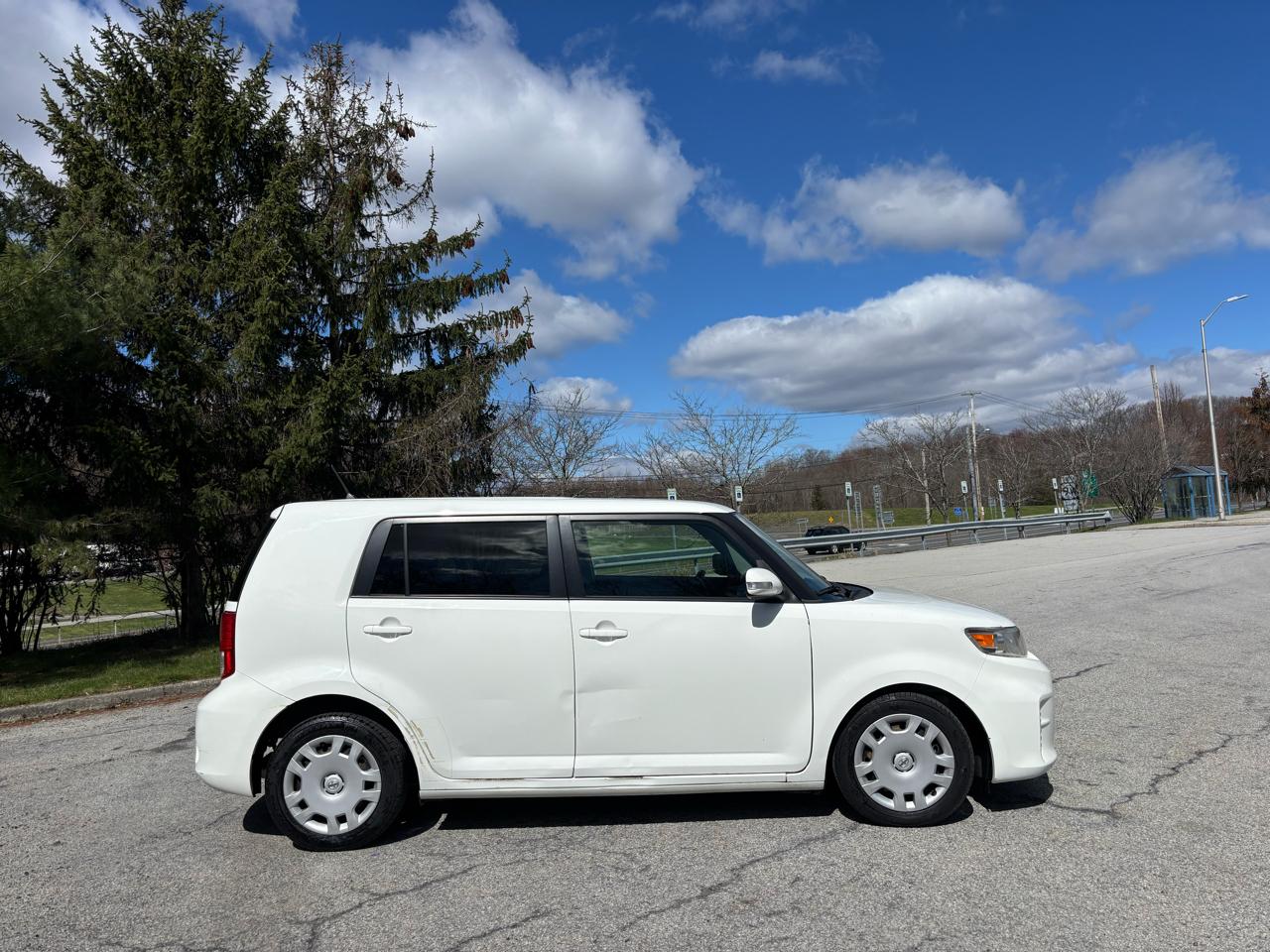 Scion xB 5-Door Wagon 4-Spd AT 2014