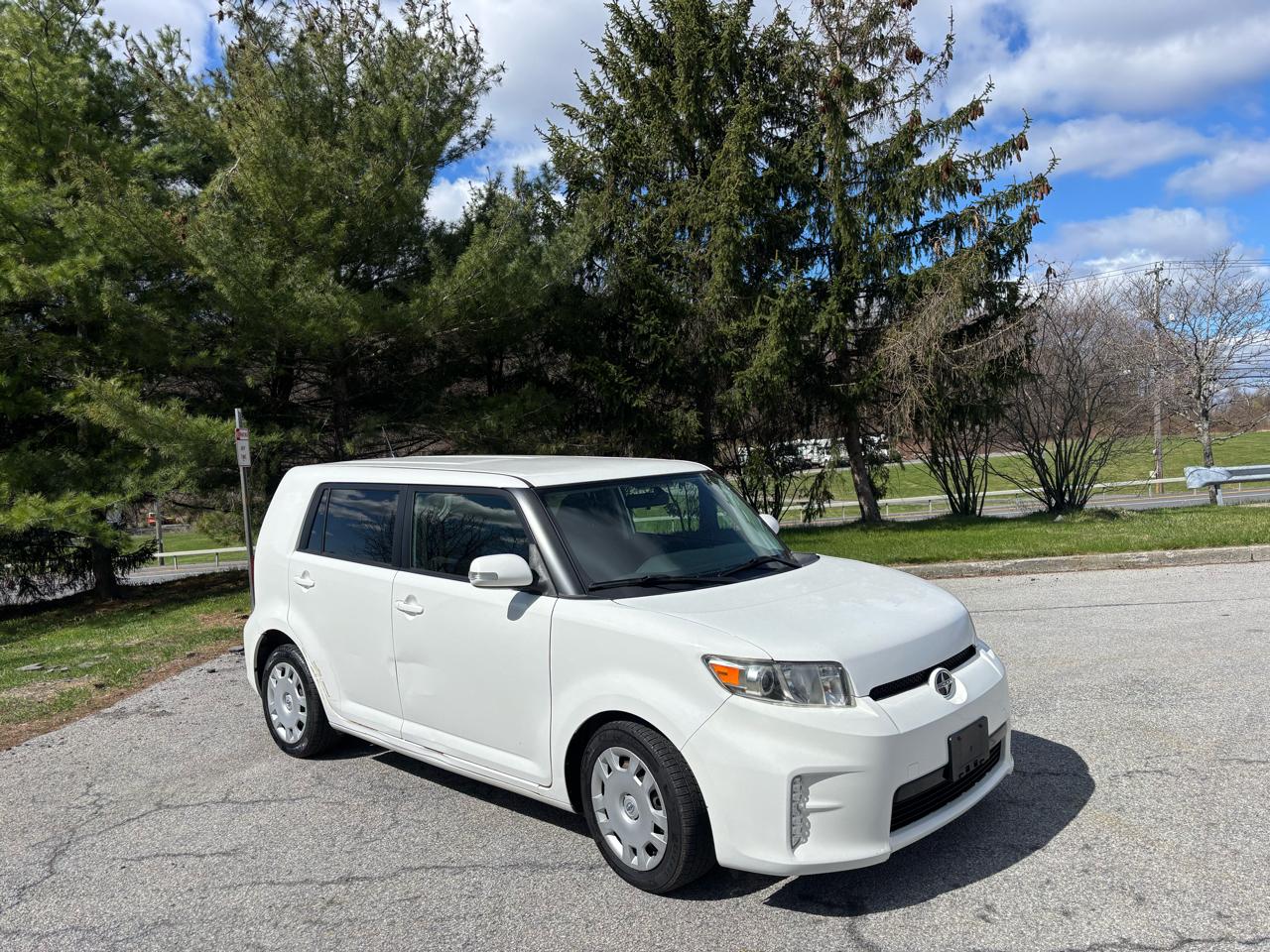 Scion xB 5-Door Wagon 4-Spd AT 2014