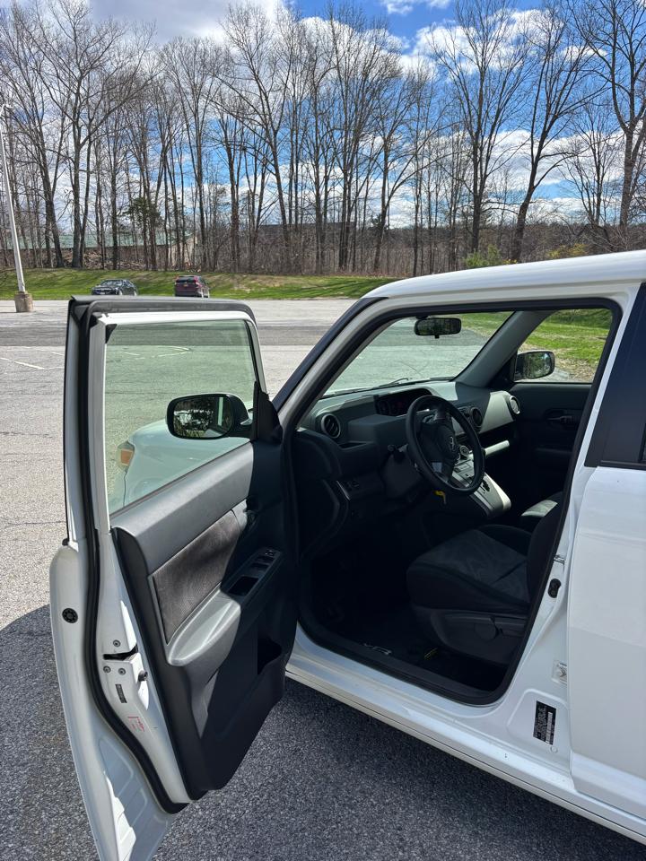 Scion xB 5-Door Wagon 4-Spd AT 2014