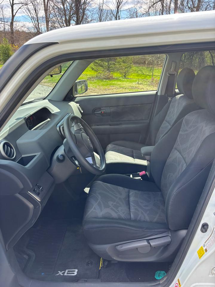 Scion xB 5-Door Wagon 4-Spd AT 2014