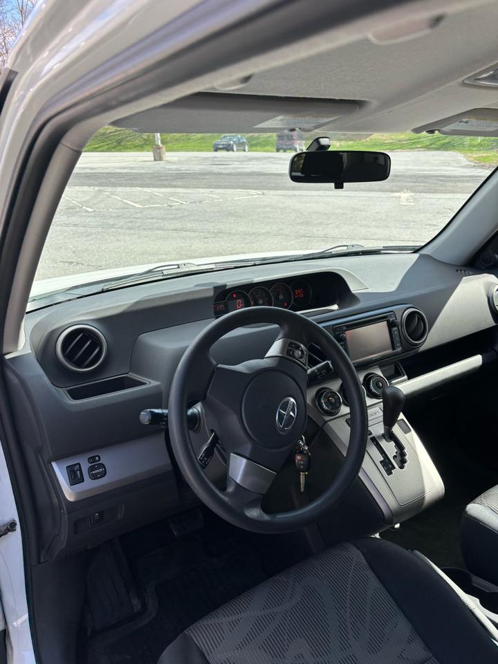 Scion xB 5-Door Wagon 4-Spd AT 2014