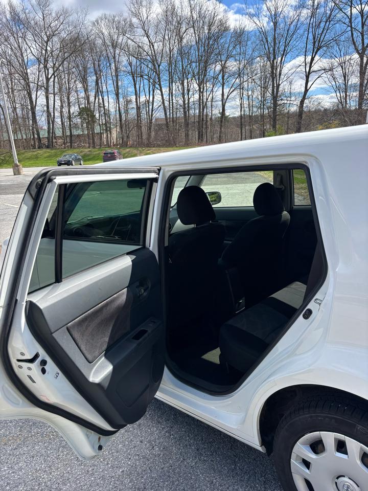 Scion xB 5-Door Wagon 4-Spd AT 2014