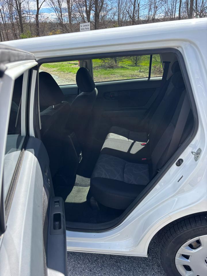 Scion xB 5-Door Wagon 4-Spd AT 2014