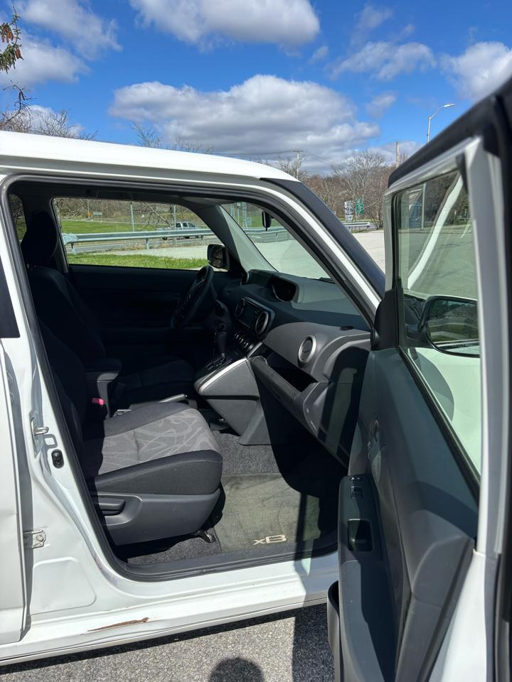 Scion xB 5-Door Wagon 4-Spd AT 2014