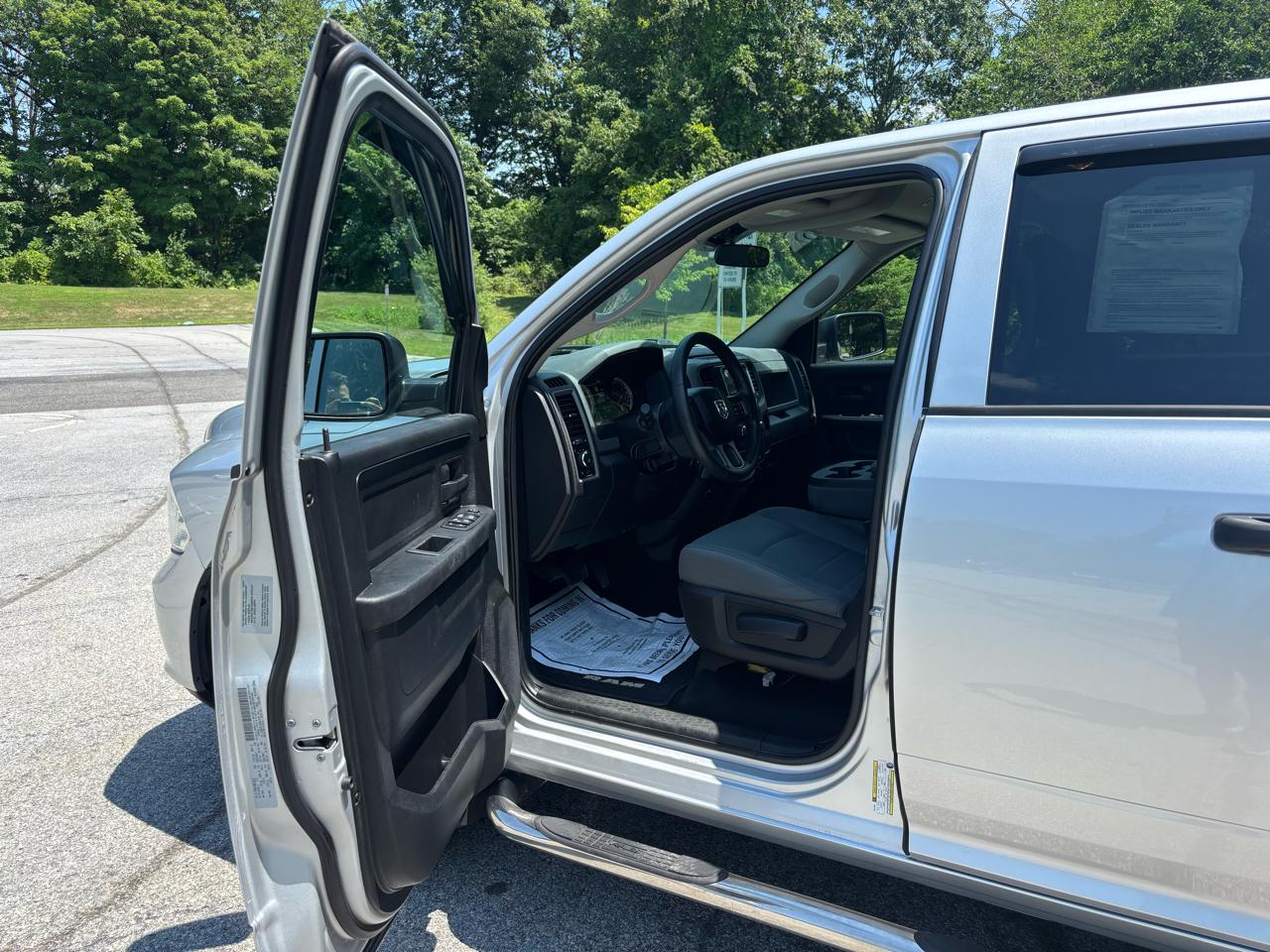 RAM 1500 Express 4x4 Quad Cab 6'4" Box 2017