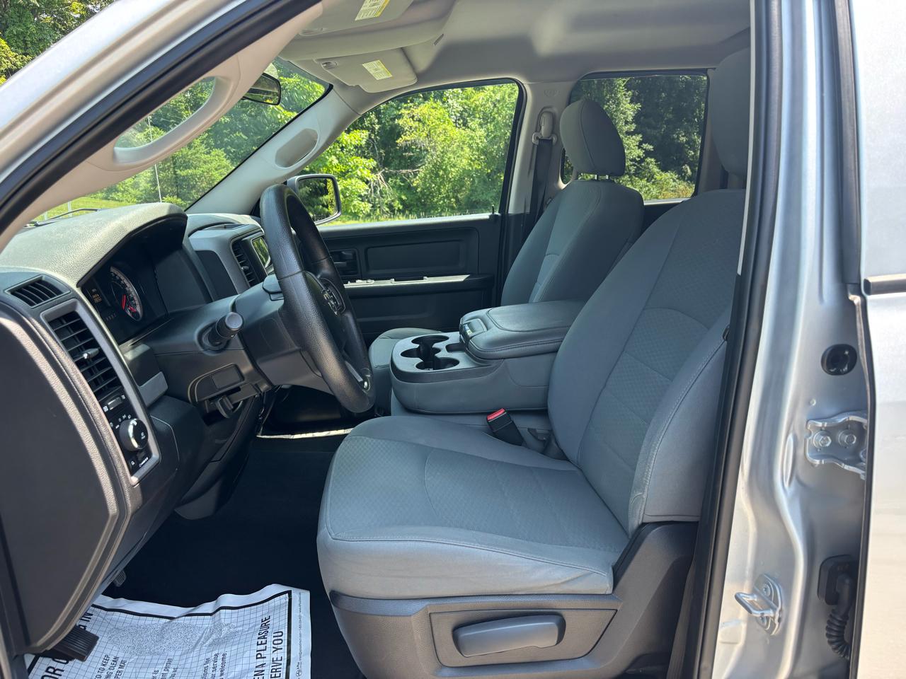 RAM 1500 Express 4x4 Quad Cab 6'4" Box 2017