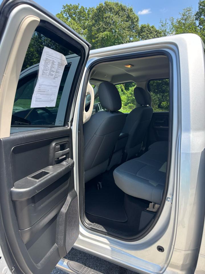 RAM 1500 Express 4x4 Quad Cab 6'4" Box 2017