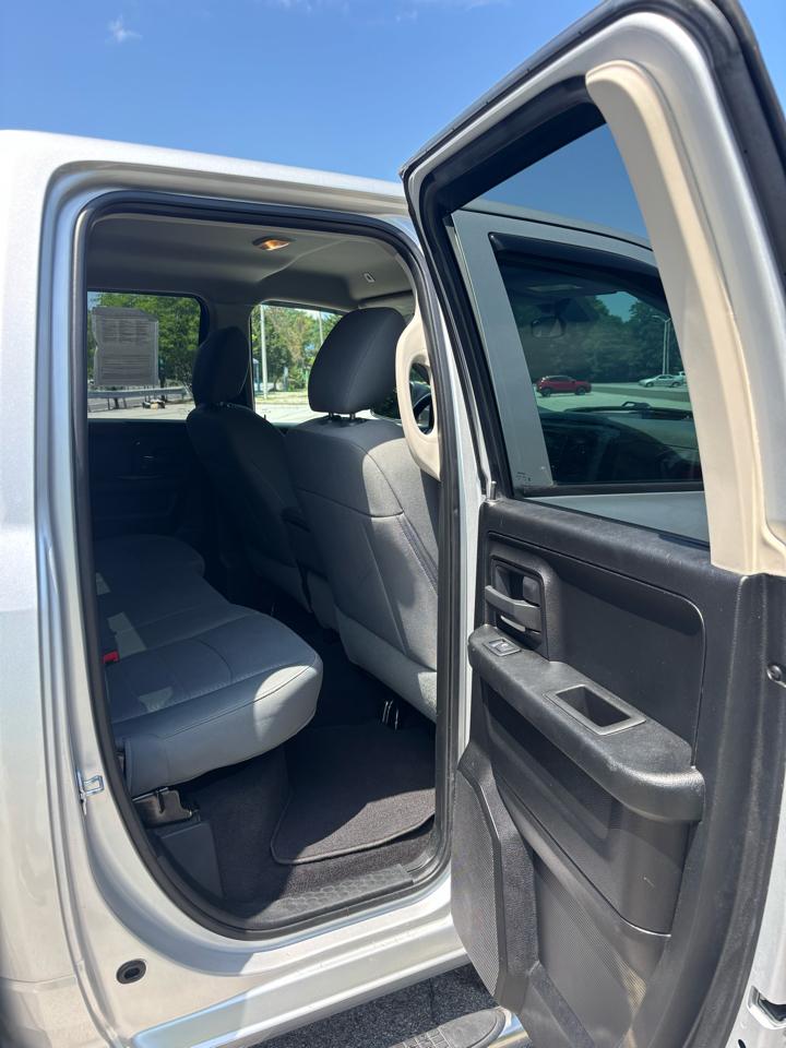 RAM 1500 Express 4x4 Quad Cab 6'4" Box 2017