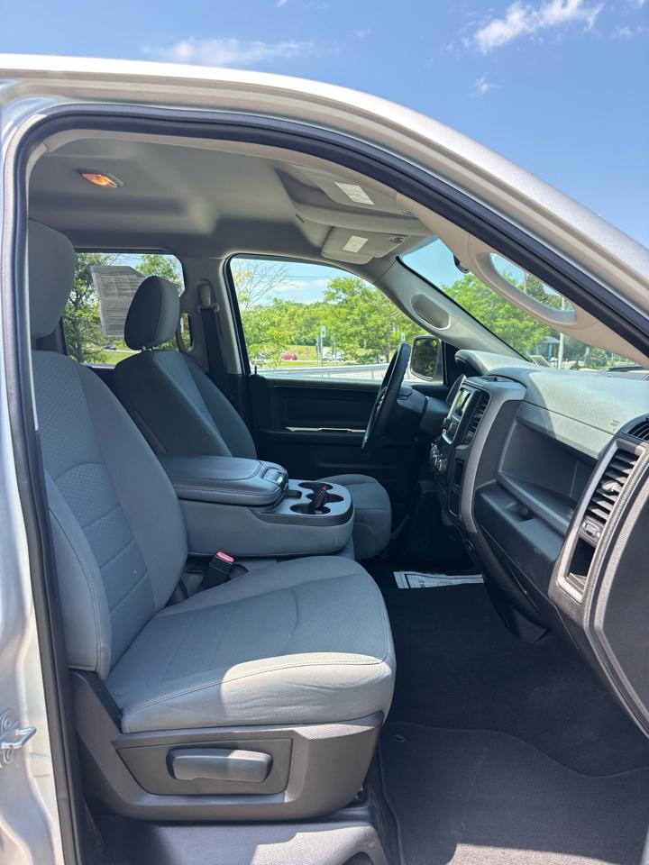 RAM 1500 Express 4x4 Quad Cab 6'4" Box 2017