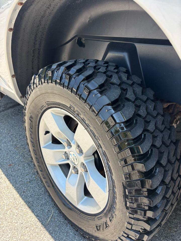 RAM 1500 Express 4x4 Quad Cab 6'4" Box 2017
