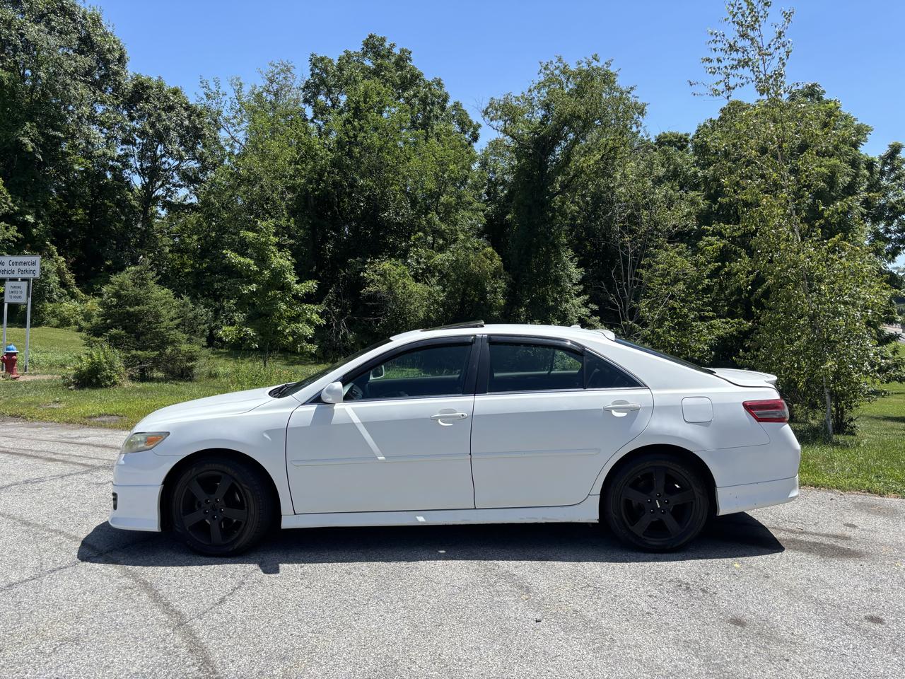 Toyota Camry Base 6-Spd AT 2011