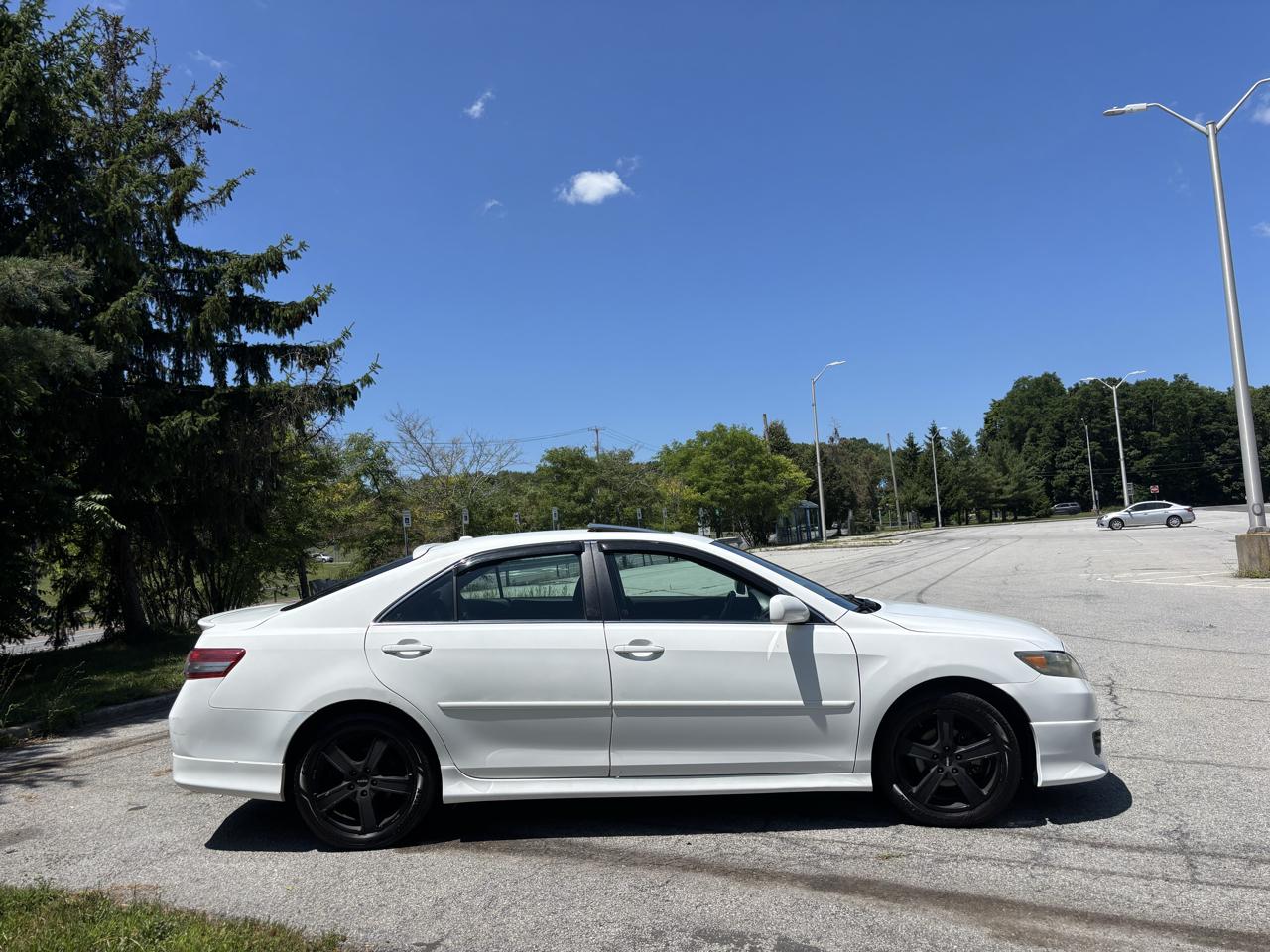 Toyota Camry Base 6-Spd AT 2011