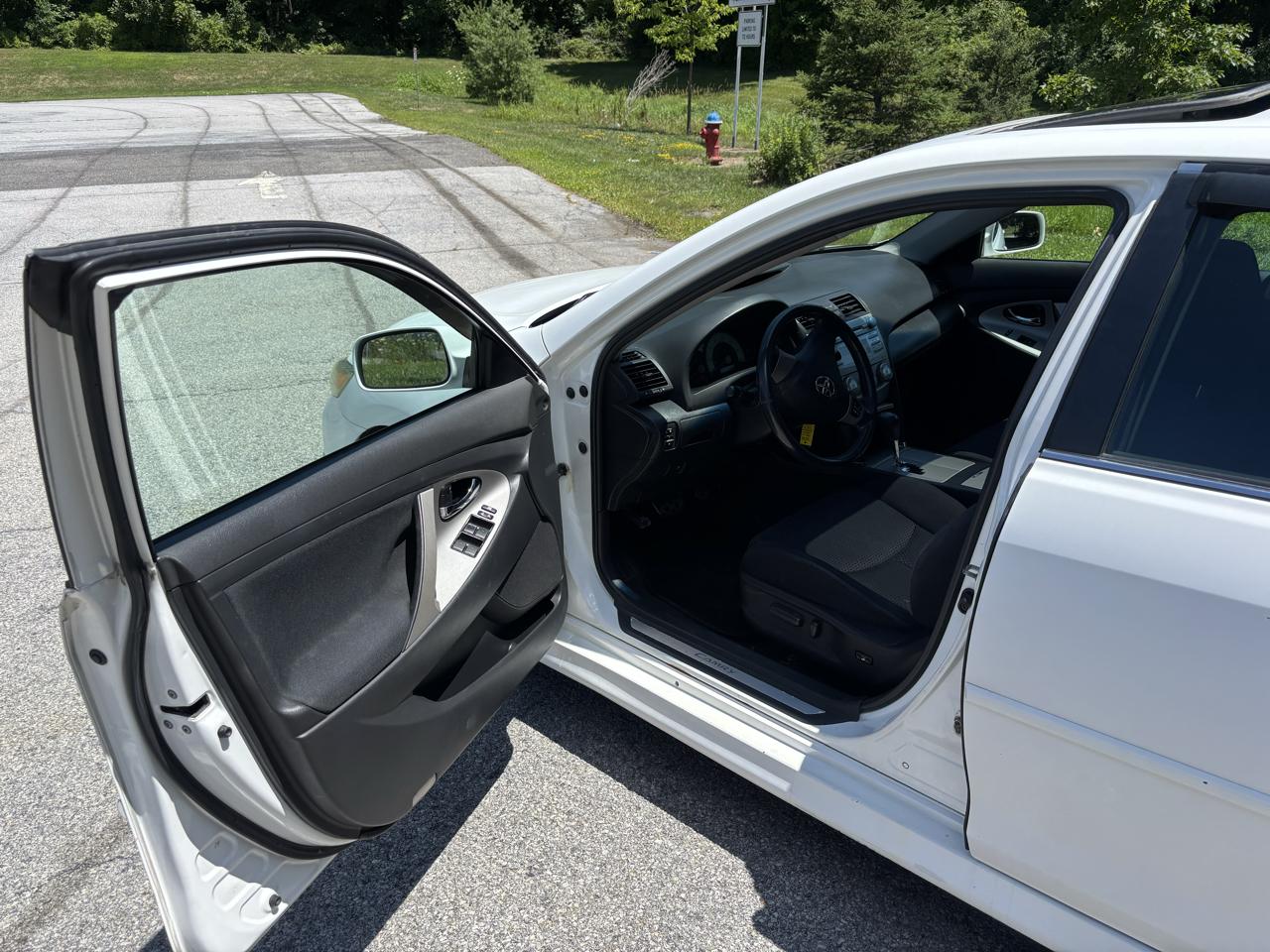 Toyota Camry Base 6-Spd AT 2011