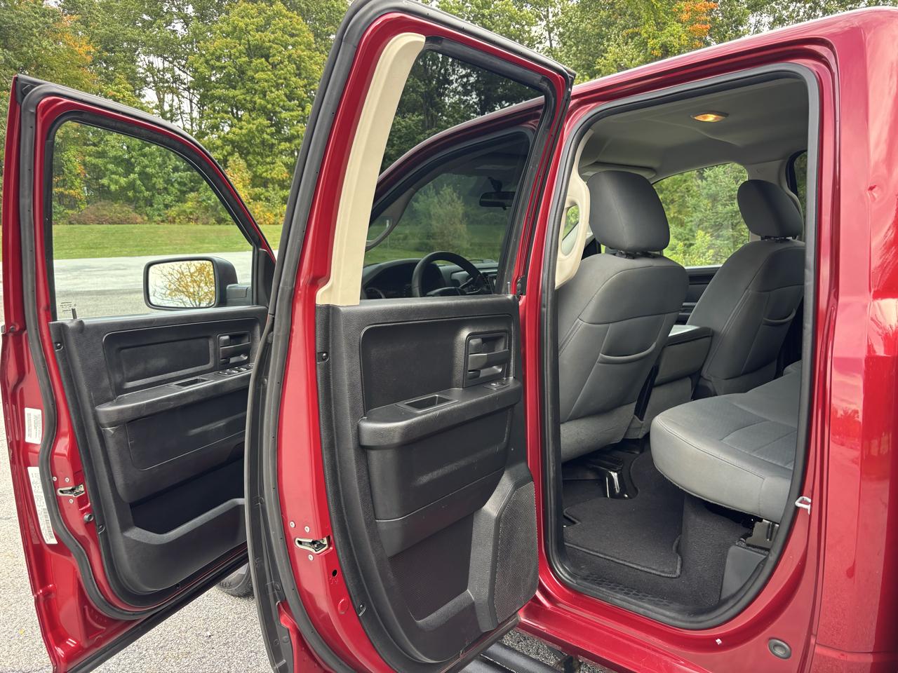 RAM 1500 4WD Quad Cab 140.5" Express 2013