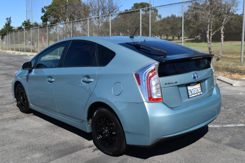 Toyota Prius Two 2015 Toyota Prius Two 2015