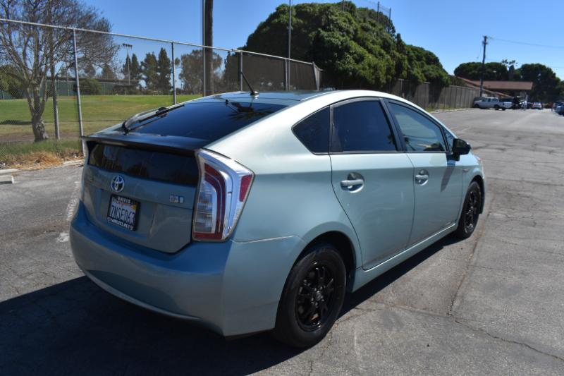 Toyota Prius Two 2015 Toyota Prius Two 2015