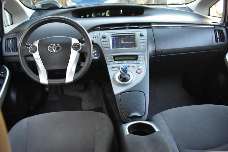 Toyota Prius Two 2015 Toyota Prius Two 2015