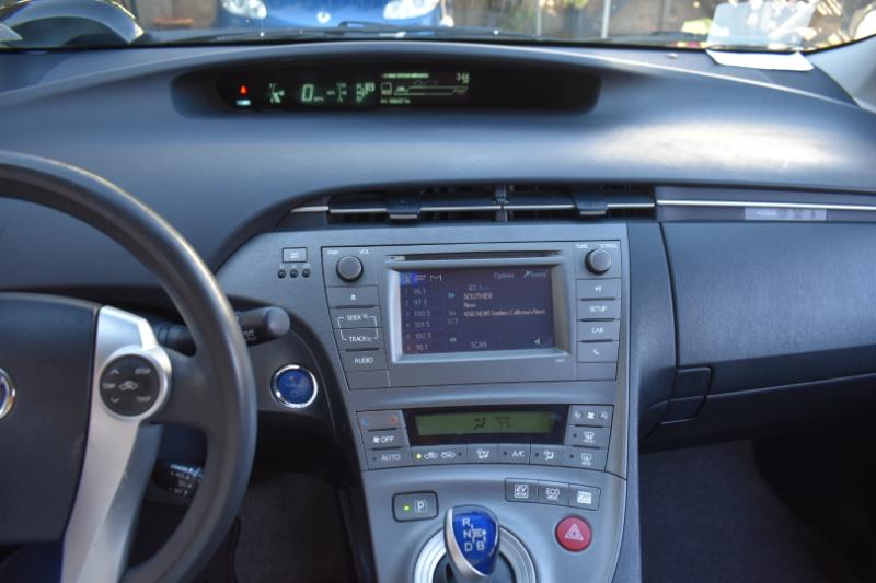 Toyota Prius Two 2015 Toyota Prius Two 2015