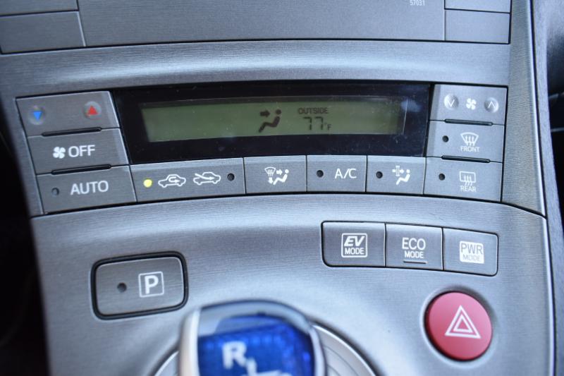 Toyota Prius Two 2015 Toyota Prius Two 2015