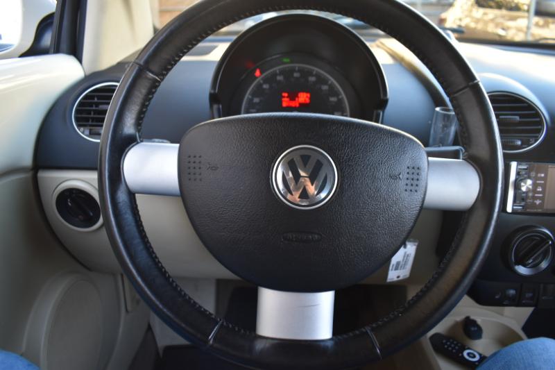 Volkswagen New Beetle S PZEV Convertible 2009