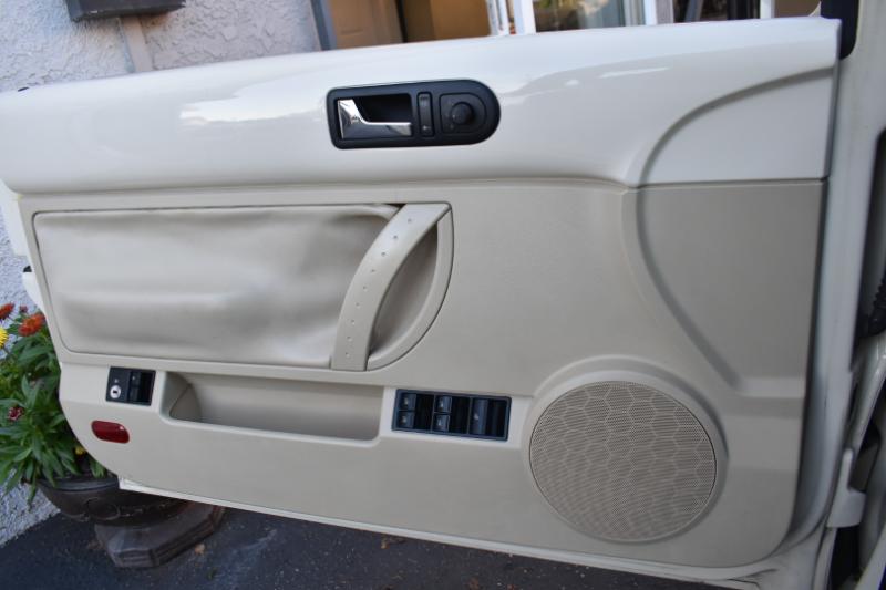 Volkswagen New Beetle S PZEV Convertible 2009