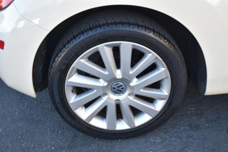 Volkswagen New Beetle S PZEV Convertible 2009