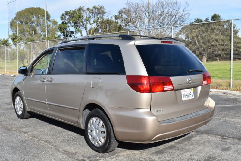 Toyota Sienna LE - 7 Passenger Seating 2005