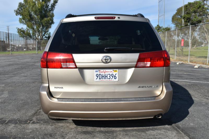 Toyota Sienna LE - 7 Passenger Seating 2005