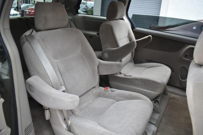 Toyota Sienna LE - 7 Passenger Seating 2005