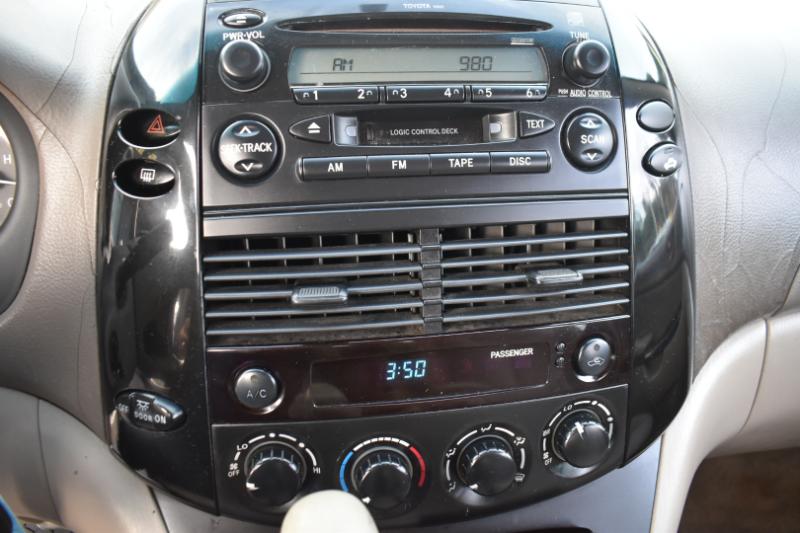 Toyota Sienna LE - 7 Passenger Seating 2005