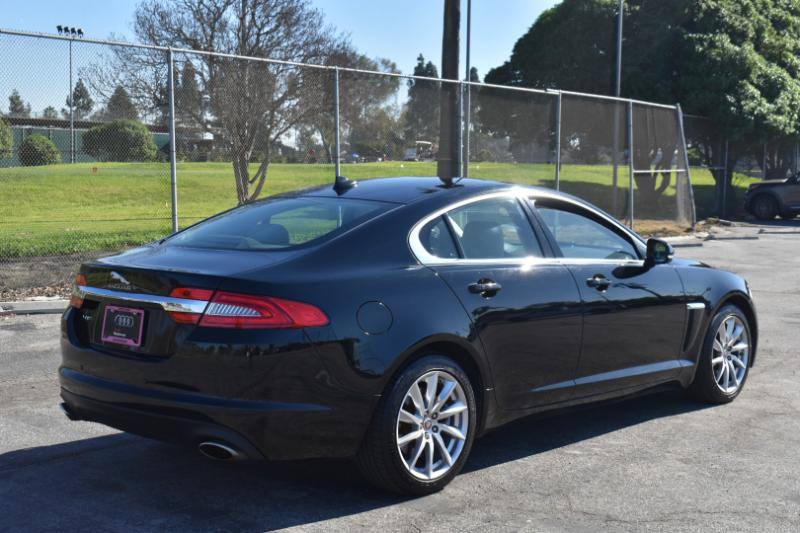 Jaguar XF-Series XF 2.0L I4T Premium 2015
